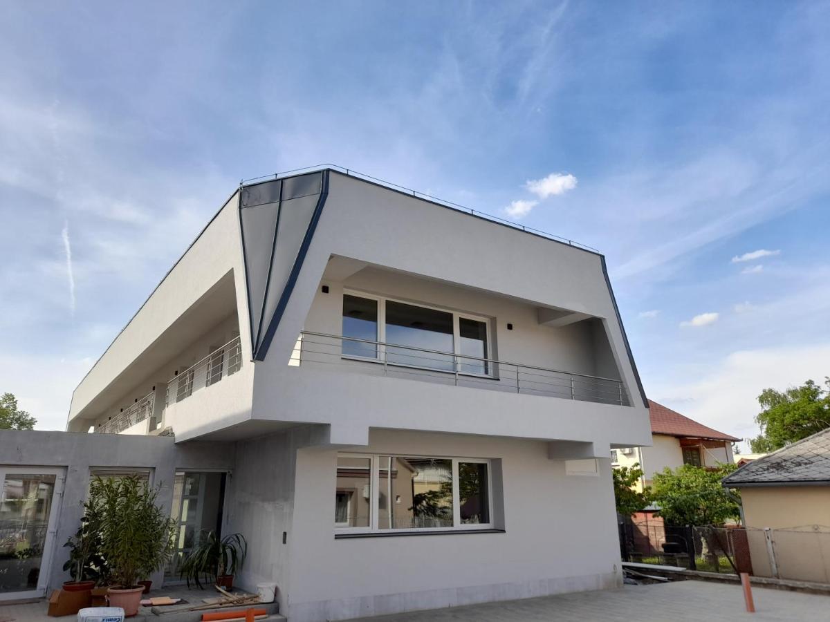 Orion Panzio Acomodação com café da manhã Hajdúszoboszló Exterior foto