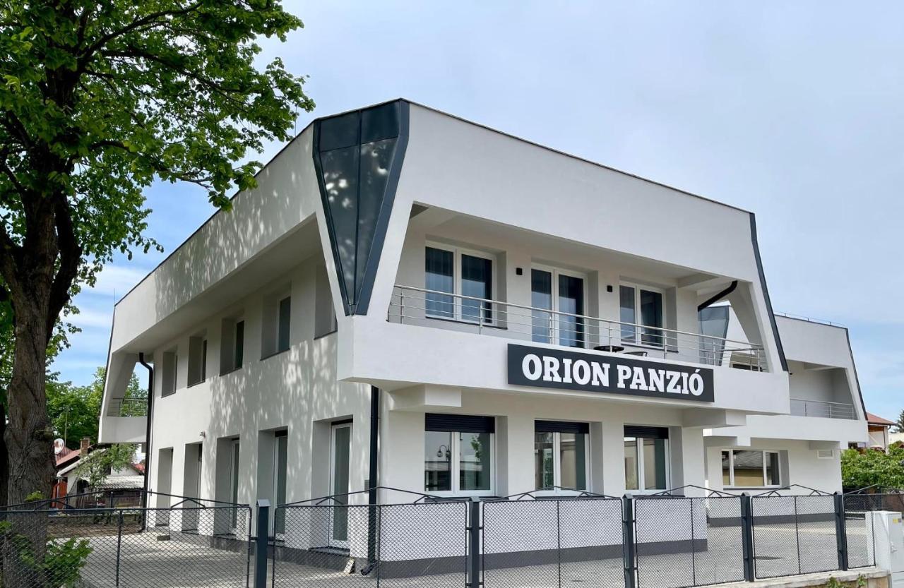 Orion Panzio Acomodação com café da manhã Hajdúszoboszló Exterior foto