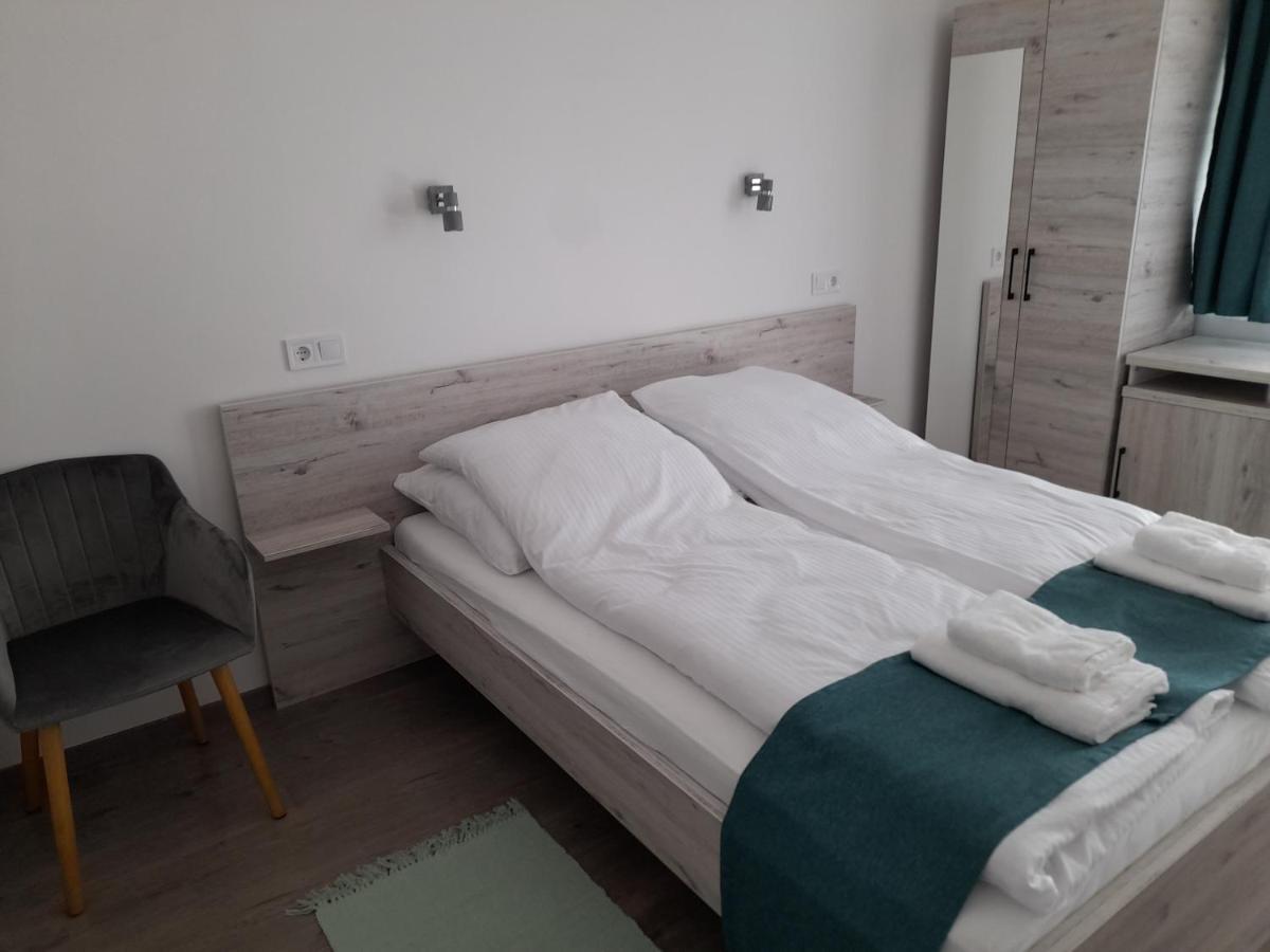 Orion Panzio Acomodação com café da manhã Hajdúszoboszló Exterior foto