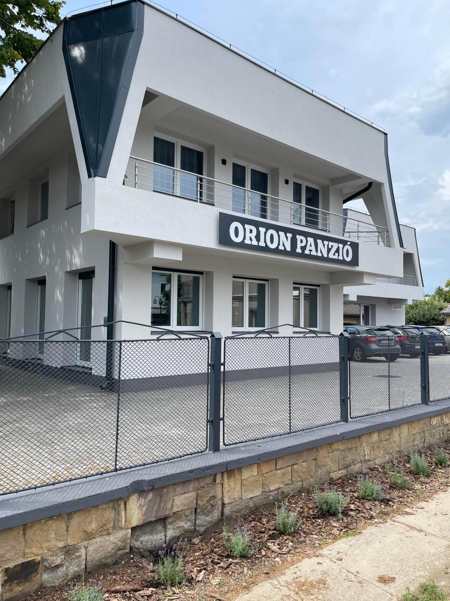 Orion Panzio Acomodação com café da manhã Hajdúszoboszló Exterior foto