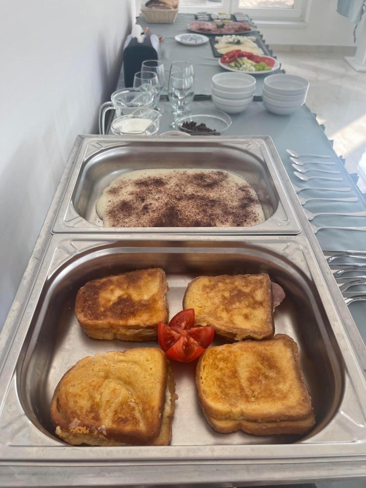 Orion Panzio Acomodação com café da manhã Hajdúszoboszló Exterior foto
