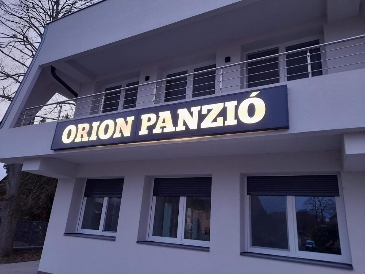 Orion Panzio Acomodação com café da manhã Hajdúszoboszló Exterior foto