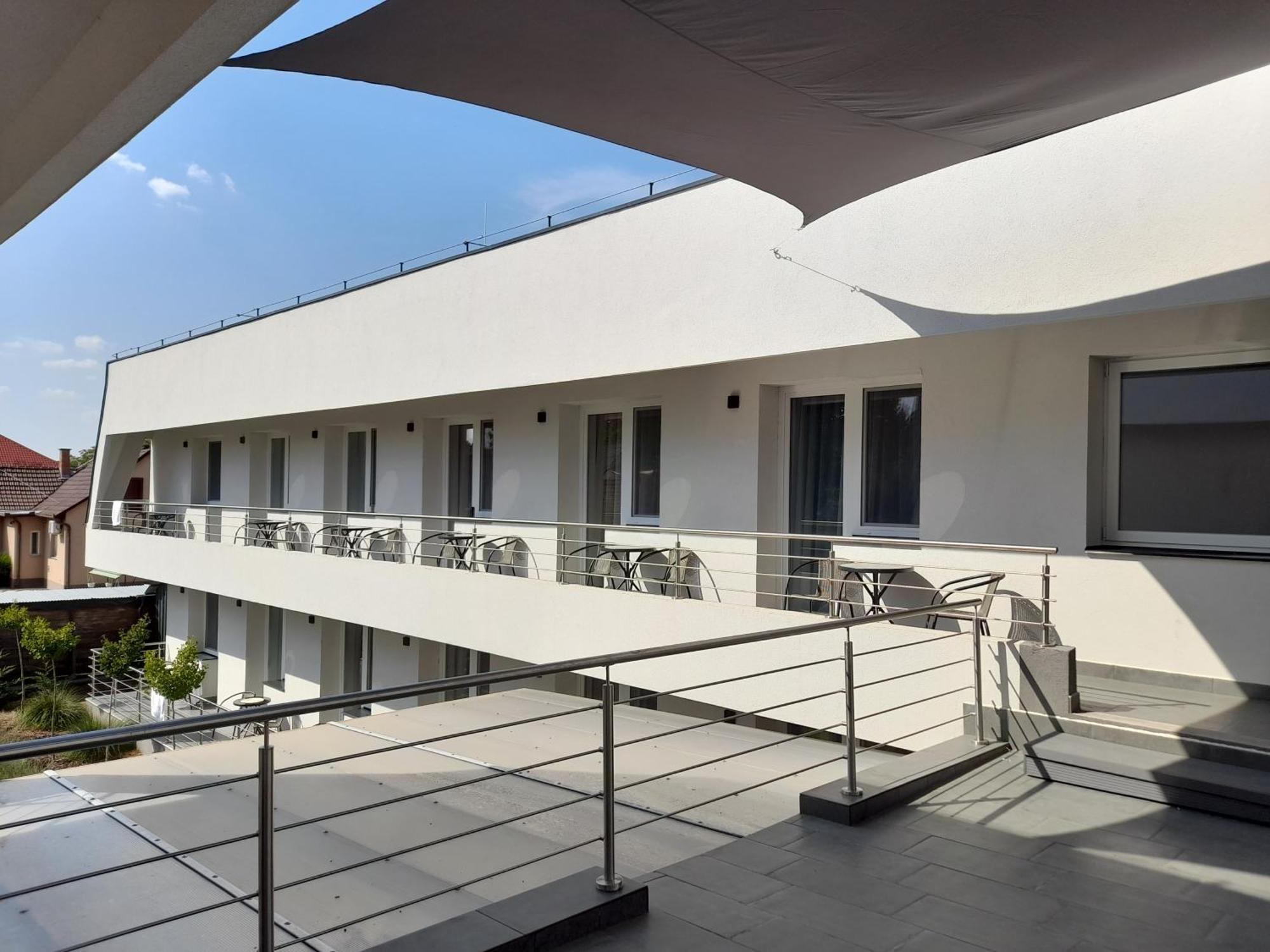 Orion Panzio Acomodação com café da manhã Hajdúszoboszló Exterior foto